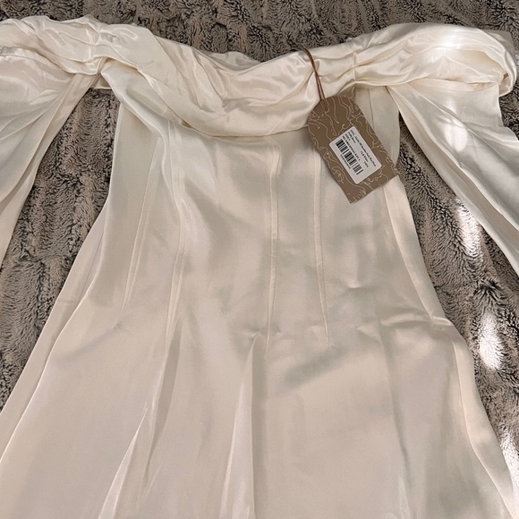 ✨NWT MESHKI GISELLE OFF THE SHOULDER MINI DRESS✨ - Picture 7 of 10